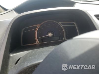 Zdjęcie 9 z 12 samochodu: 2010 HONDA CIVIC LX VIN:19XFA1F53AE071766 - miniatura