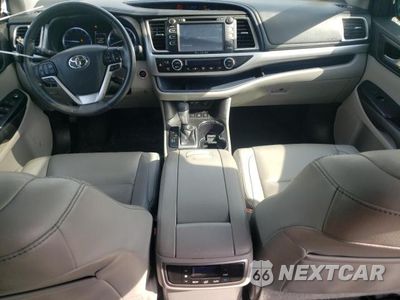 Zdjęcie 8 z 13 samochodu: 2019 TOYOTA HIGHLANDER SE VIN:5TDJZRFH3KS965270 - miniatura