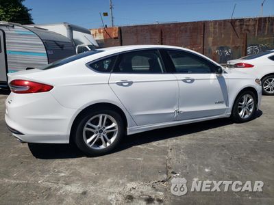 Trzecie zdjęcie samochodu z tyłu: 2018 FORD FUSION SE HYBRID VIN:3FA6P0LU0JR172122 - miniatura