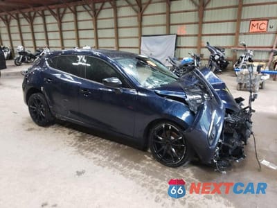 Czwarte zdjęcie samochodu z boku: 2018 MAZDA 3 GRAND TOURING VIN:3MZBN1M35JM253718 - miniatura