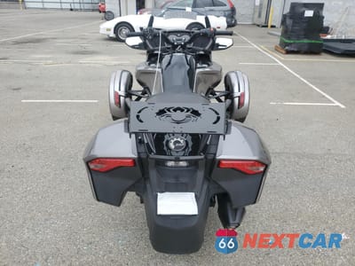 Czwarte zdjęcie samochodu z boku: 2017 CAN-AM SPYDER ROADSTER F3-T VIN:2BXREDD29HV000079 - miniatura