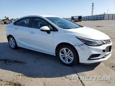 Czwarte zdjęcie samochodu z boku: 2017 CHEVROLET CRUZE LT VIN:1G1BE5SM3H7242851 - miniatura