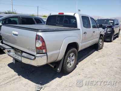 Trzecie zdjęcie samochodu z tyłu: 2013 TOYOTA TACOMA DOUBLE CAB VIN:3TMLU4EN5DM116911 - miniatura