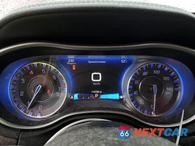 Zdjęcie 9 z 12 samochodu: 2018 CHRYSLER 300 LIMITED VIN:2C3CCAKG4JH137738 - miniatura
