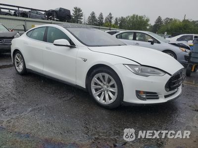 Czwarte zdjęcie samochodu z boku: 2016 TESLA MODEL S VIN:5YJSA1E26GF133699 - miniatura