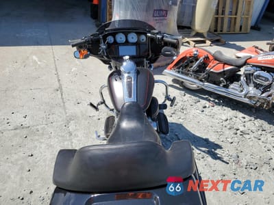 Zdjęcie 6 z 8 samochodu: 2014 HARLEY-DAVIDSON FLHXS STREET GLIDE SPECIAL VIN:1HD1KRM15EB647560 - miniatura