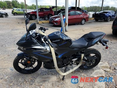 Trzecie zdjęcie samochodu z tyłu: 2025 KAWASAKI EX500 VIN:ML5EXGG19SDA34603 - miniatura