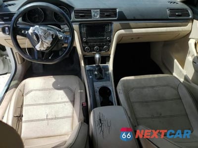 Zdjęcie 8 z 12 samochodu: 2016 VOLKSWAGEN PASSAT SE VIN:1VWBS7A32GC038811 - miniatura