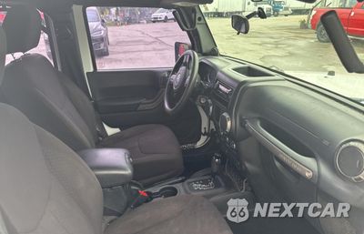 Piąte zdjęcie samochodu w środku: 2013 JEEP WRANGLER UNLIMITED SPORT VIN:1C4BJWDG6DL582321 - miniatura