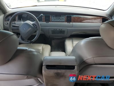 Zdjęcie 8 z 12 samochodu: 2002 LINCOLN TOWN CAR EXECUTIVE VIN:1LNHM81W02Y613809 - miniatura