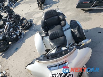 Piąte zdjęcie samochodu w środku: 2020 HARLEY-DAVIDSON FLHTCUTGSE VIN:1HD1TBH13LB957038 - miniatura
