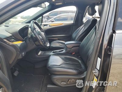 Zdjęcie 7 z 12 samochodu: 2019 LINCOLN MKC SELECT VIN:5LMCJ2D93KUL34168 - miniatura