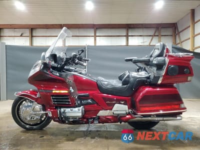 Trzecie zdjęcie samochodu z tyłu: 1999 HONDA GL1500 SE12 VIN:1HFSC2232XA105006 - miniatura
