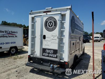 Trzecie zdjęcie samochodu z tyłu: 2020 FORD TRANSIT T-350 VIN:1FDBW5P81LKB41552 - miniatura