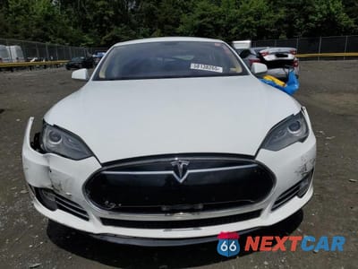 Piąte zdjęcie samochodu w środku: 2014 TESLA MODEL S VIN:5YJSA1H16EFP44977 - miniatura
