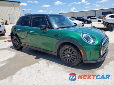 Czwarte zdjęcie samochodu z boku: 2023 MINI COOPER VIN:WMW33DK03P2T42580 - miniatura