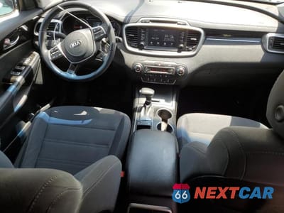 Zdjęcie 8 z 13 samochodu: 2019 KIA SORENTO VIN:5XYPG4A37KG463440 - miniatura