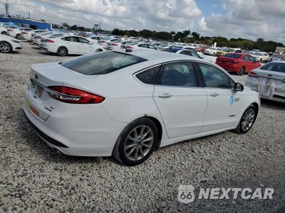 Trzecie zdjęcie samochodu z tyłu: 2017 FORD FUSION SE HYBRID VIN:3FA6P0LU1HR359590 - miniatura
