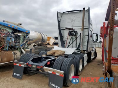 Czwarte zdjęcie samochodu z boku: 2021 VOLVO VN VNL VIN:4V4NC9EH1MN282811 - miniatura