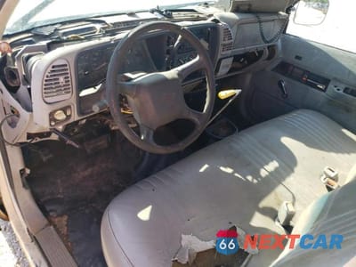Zdjęcie 8 z 12 samochodu: 1998 CHEVROLET GMT-400 C2500 VIN:1GCFC24M2WZ196442 - miniatura