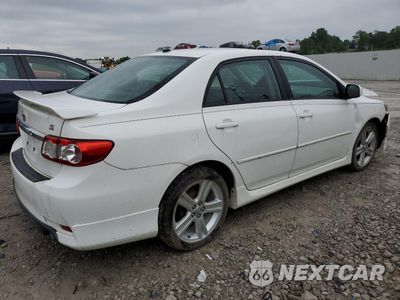 Trzecie zdjęcie samochodu z tyłu: 2013 TOYOTA COROLLA BASE VIN:2T1BU4EE3DC100677 - miniatura