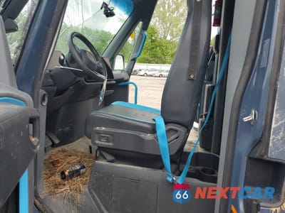 Zdjęcie 7 z 12 samochodu: 2023 RIVIAN EDV 700 VIN:7FCEHEB75PN013078 - miniatura