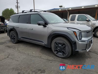 Czwarte zdjęcie samochodu z boku: 2024 KIA EV9 GT LINE VIN:KNDAEFS53R6039211 - miniatura
