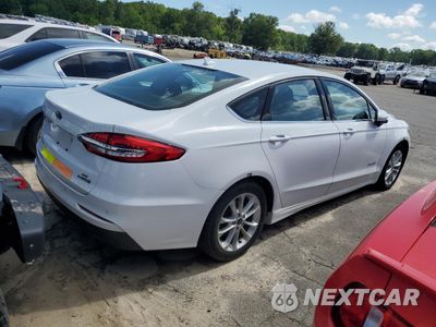 Trzecie zdjęcie samochodu z tyłu: 2019 FORD FUSION SE VIN:3FA6P0LU4KR124883 - miniatura