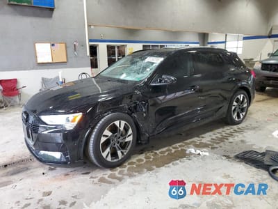 2023 AUDI E-TRON PREMIUM WA1AAAGE2PB014791 - główne zdjęcie licytacji z USA - miniatura