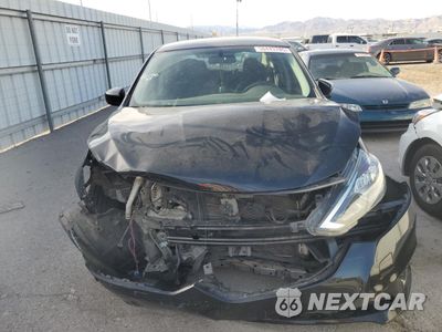 Piąte zdjęcie samochodu w środku: 2019 NISSAN SENTRA S VIN:3N1AB7AP4KY225973 - miniatura