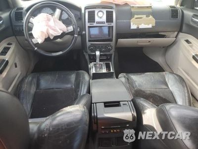 Zdjęcie 8 z 13 samochodu: 2006 CHRYSLER 300C SRT-8 VIN:2C3LA73W26H253770 - miniatura