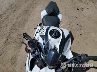 Piąte zdjęcie samochodu w środku: 2014 KAWASAKI ZR1000 G VIN:JKAZRCG14EA000737 - miniatura
