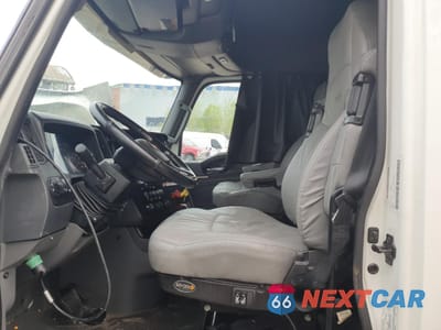 Piąte zdjęcie samochodu w środku: 2021 INTERNATIONAL LT625 SEMI TRUCK VIN:3HSDZTZR4MN855086 - miniatura