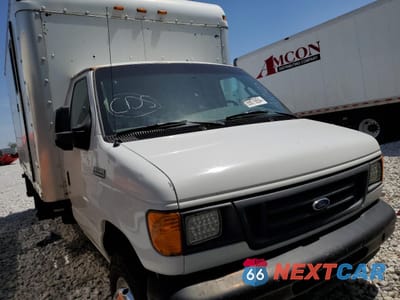Piąte zdjęcie samochodu w środku: 2006 FORD ECONOLINE E350 SUPER DUTY CUTAWAY VAN VIN:1FDWE35L66DA17172 - miniatura