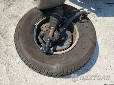 Zdjęcie 13 z 16 samochodu: 1999 TOYOTA LAND CRUISER VIN:JT3HT05J3X0059957 - miniatura