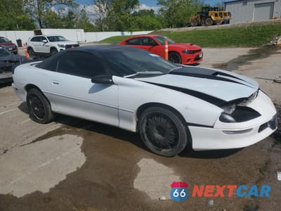 Czwarte zdjęcie samochodu z boku: 1996 CHEVROLET CAMARO Z28 VIN:2G1FP22P3T2128918 - miniatura