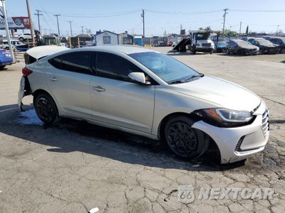 Czwarte zdjęcie samochodu z boku: 2017 HYUNDAI ELANTRA SE VIN:5NPD74LF4HH085895 - miniatura