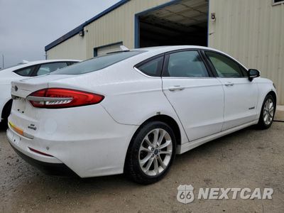 Trzecie zdjęcie samochodu z tyłu: 2019 FORD FUSION SE VIN:3FA6P0LU9KR184058 - miniatura