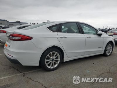 Trzecie zdjęcie samochodu z tyłu: 2019 FORD FUSION SE VIN:3FA6P0LU4KR124902 - miniatura