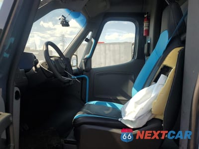 Zdjęcie 7 z 13 samochodu: 2024 RIVIAN EDV 700 VIN:7FCEHEB28RN020582 - miniatura