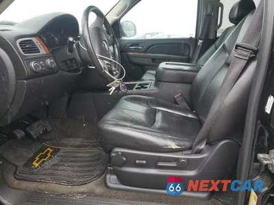 Zdjęcie 7 z 13 samochodu: 2013 CHEVROLET SUBURBAN K1500 LT VIN:1GNSKJE71DR234560 - miniatura