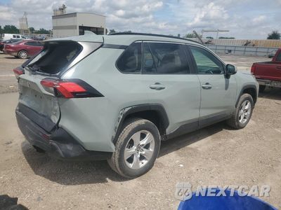 Trzecie zdjęcie samochodu z tyłu: 2021 TOYOTA RAV4 XLE VIN:2T3W1RFV3MW118530 - miniatura