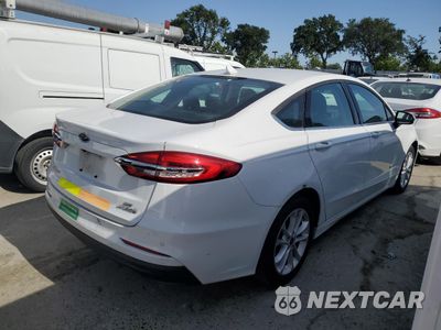 Trzecie zdjęcie samochodu z tyłu: 2019 FORD FUSION SE VIN:3FA6P0LU4KR263962 - miniatura
