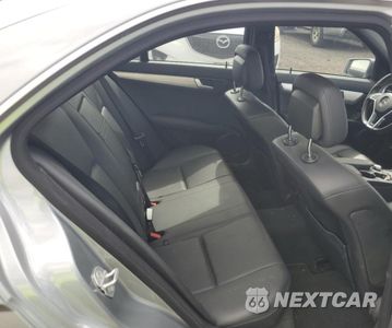 Zdjęcie 10 z 12 samochodu: 2013 MERCEDES-BENZ C 250 VIN:WDDGF4HB1DR271957 - miniatura