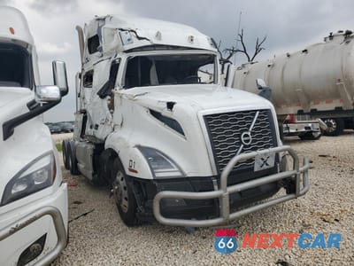 2023 VOLVO VNL SEMI TRUCK 4V4NC9EH9PN626552 - główne zdjęcie licytacji z USA - miniatura