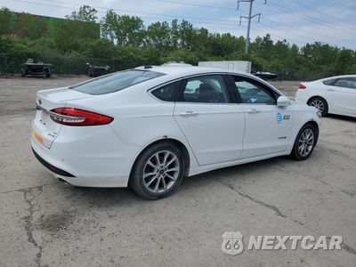 Trzecie zdjęcie samochodu z tyłu: 2017 FORD FUSION SE HYBRID VIN:3FA6P0LU6HR410095 - miniatura