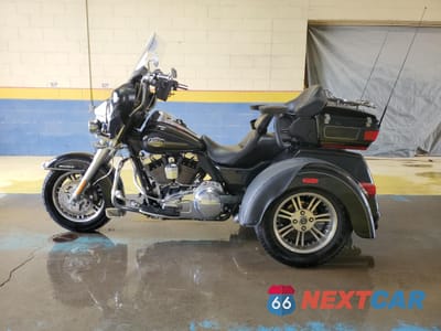 Trzecie zdjęcie samochodu z tyłu: 2013 HARLEY-DAVIDSON FLHTCUTG TRI GLIDE ULTRA CLASSIC VIN:1HD1MAM19DB857198 - miniatura