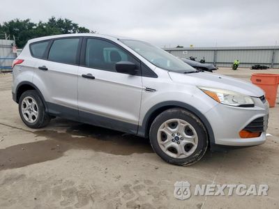 Czwarte zdjęcie samochodu z boku: 2016 FORD ESCAPE S VIN:1FMCU0F79GUA09588 - miniatura
