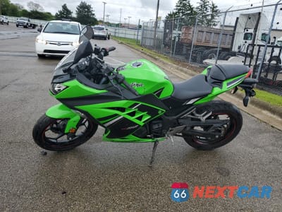 Trzecie zdjęcie samochodu z tyłu: 2014 KAWASAKI EX300 A VIN:JKAEX8A15EA005388 - miniatura