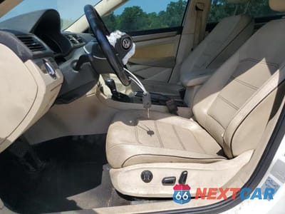 Zdjęcie 7 z 12 samochodu: 2016 VOLKSWAGEN PASSAT SE VIN:1VWBS7A32GC038811 - miniatura